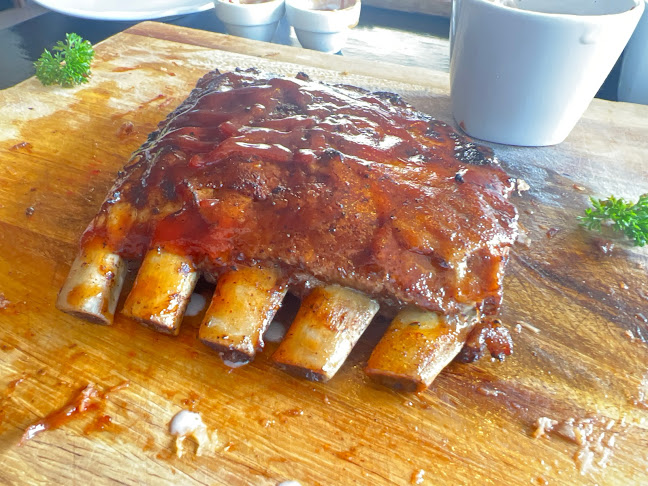 Opinii despre Livv Cafe' & Restaurant Pattaya în อำเภอบางละมุง - การบริการอาหารและที่พัก