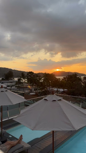 Khubani Rooftop Bar and Restaurant خوباني - การบริการอาหารและที่พัก