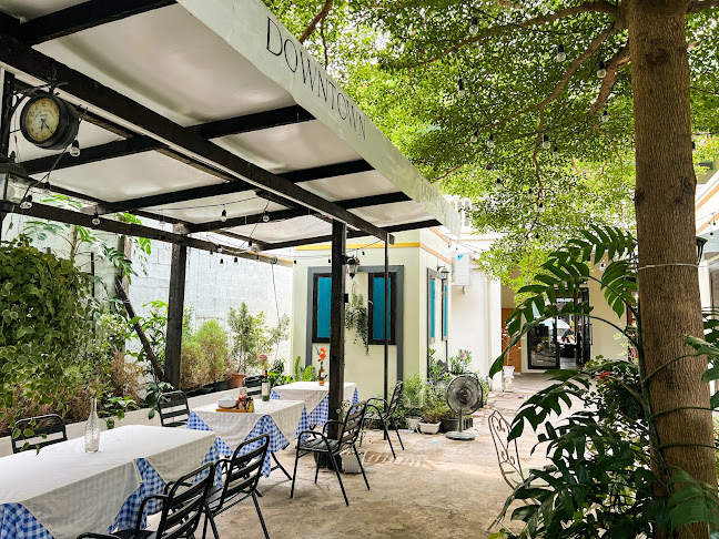 Nailed It Downtown - การบริการอาหารและที่พัก