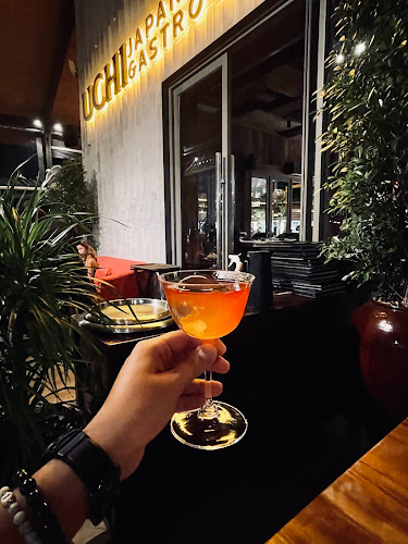 Uchi Gastrobar Japanese Food & Sushi Phuket - การบริการอาหารและที่พัก