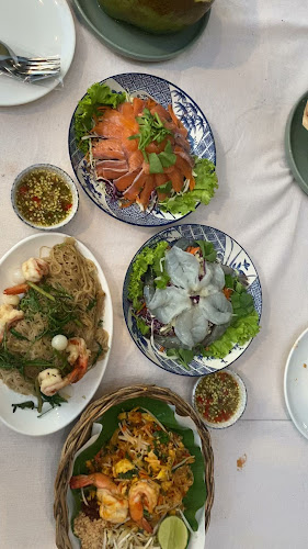 Opinii despre เพลิน Cafe&Restaurant KPP în อำเภอเมืองกำแพงเพชร - การบริการอาหารและที่พัก