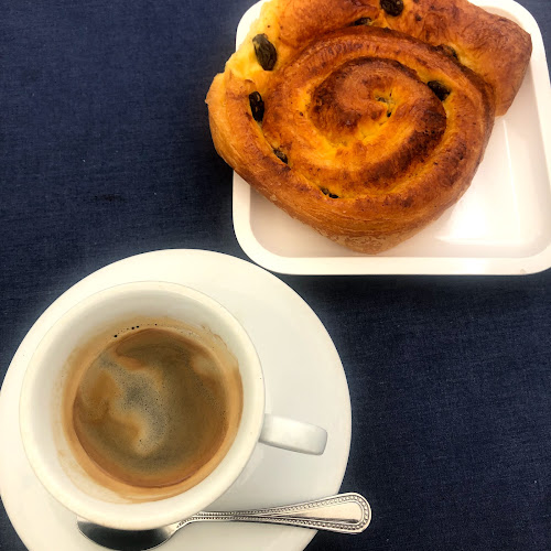 Cafe Lavazza Lukkan Mansion - การบริการอาหารและที่พัก