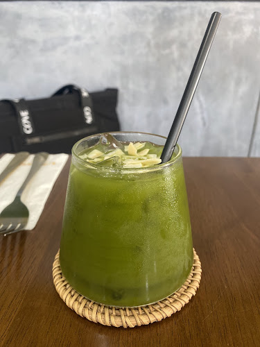 Opinii despre Crème Café Phuket în อำเภอเมืองภูเก็ต - การบริการอาหารและที่พัก