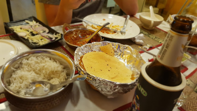 Magic Masala Indian Restaurant - การบริการอาหารและที่พัก