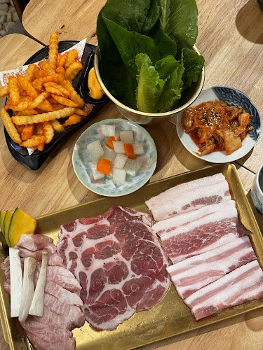 กินดา วากิว - การบริการอาหารและที่พัก