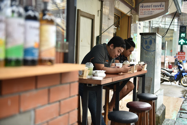 T-Rex coffee - การบริการอาหารและที่พัก