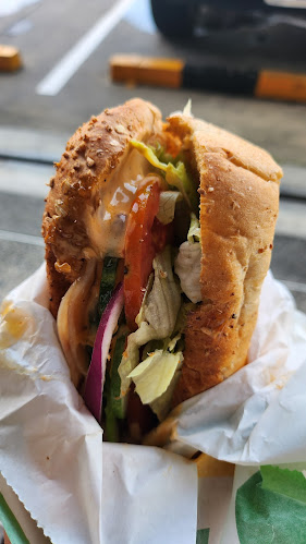 Opinii despre Subway ปตท.พระราม2 กม.35 în อำเภอเมืองสมุทรสาคร - การบริการอาหารและที่พัก