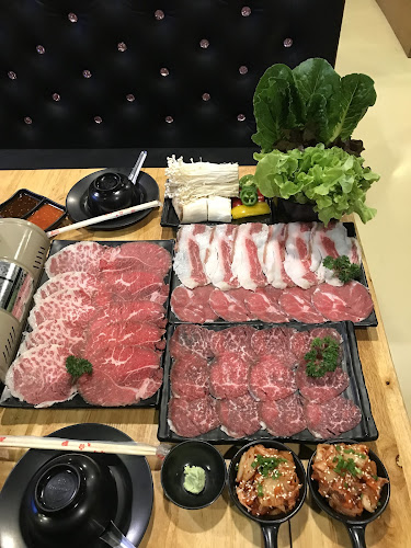 Kalasino กาลาสิโน-ปิ้งย่าง จิ้มจุ่ม โคขุนโพนยางคำ เบียร์วุ้น สาขาพัทยา - การบริการอาหารและที่พัก