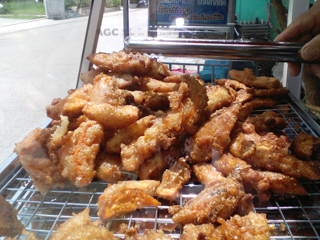 ครัวปลาทูอ่าวอุดม - การบริการอาหารและที่พัก