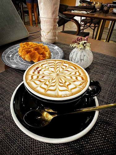 Comentarii opinii despre Crème Café Phuket