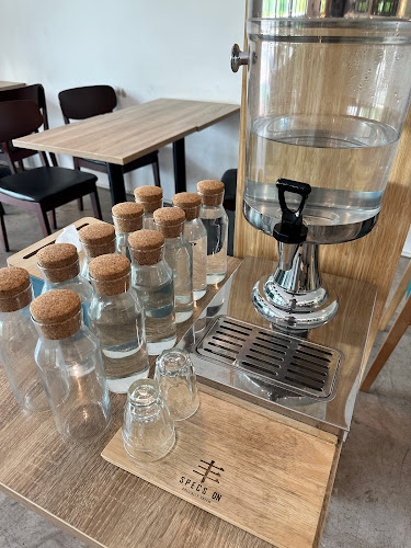 Specs on Specialty coffee - การบริการอาหารและที่พัก