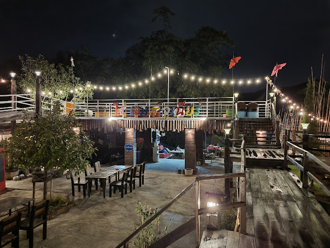 James Jr. Farmhouse - การบริการอาหารและที่พัก