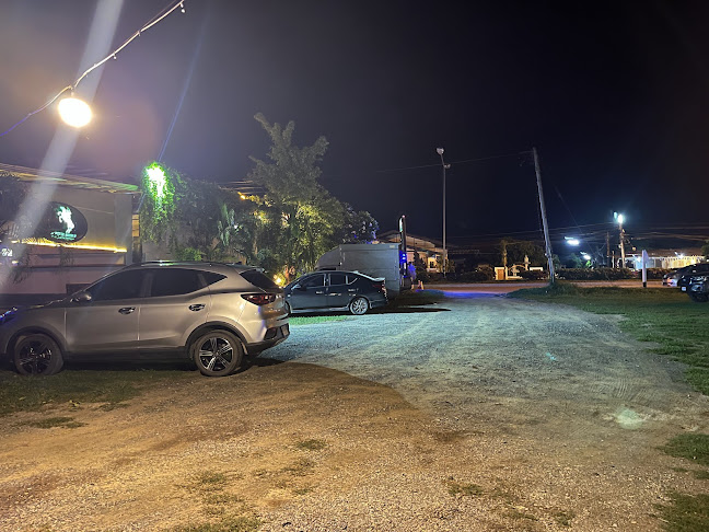 ฮอสเฮาส์คันทรี่ - การบริการอาหารและที่พัก