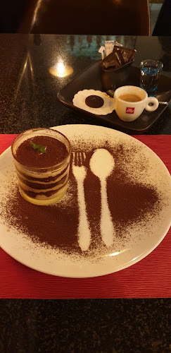 Churrasco Phuket Steakhouse - การบริการอาหารและที่พัก