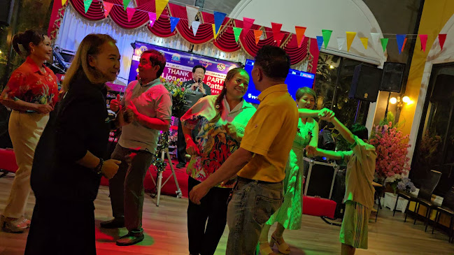 Orange House Cafe Pattaya (ตำหลายคาเฟ่ พัทยา) - การบริการอาหารและที่พัก