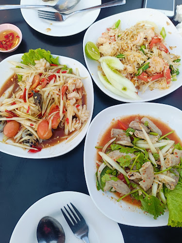 ตำจอก - การบริการอาหารและที่พัก