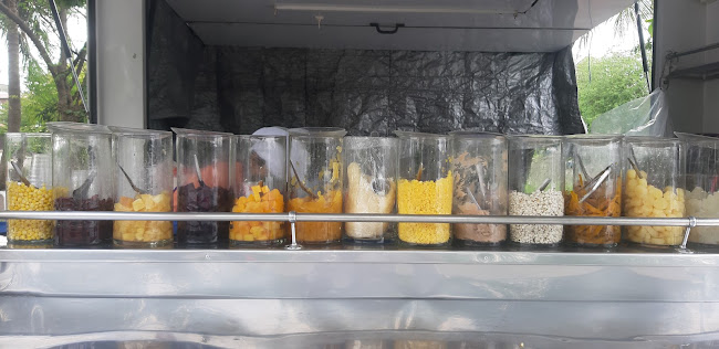 ไอติมไข่แข็ง - การบริการอาหารและที่พัก