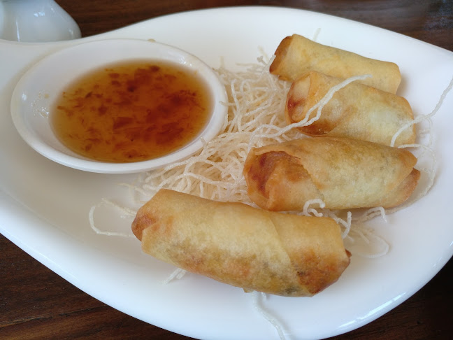 Pad Thai Restaurant - การบริการอาหารและที่พัก