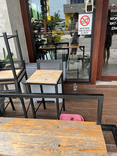 Opinii despre Folk Café Phuket în อำเภอถลาง - การบริการอาหารและที่พัก