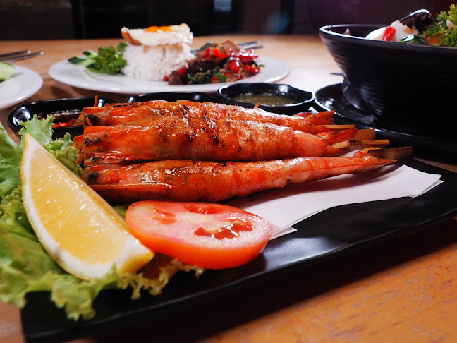 X10 เมืองทอง - การบริการอาหารและที่พัก