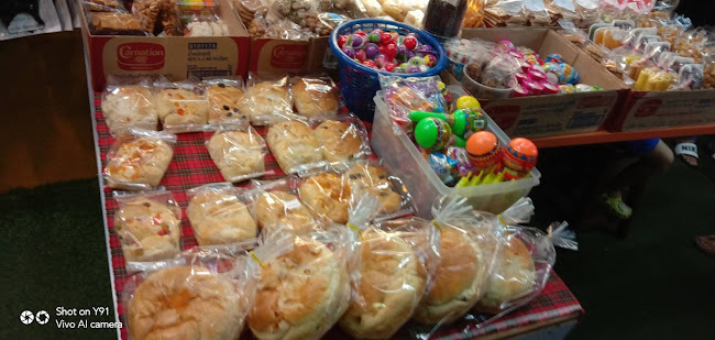 ชาตาตั้ง - การบริการอาหารและที่พัก