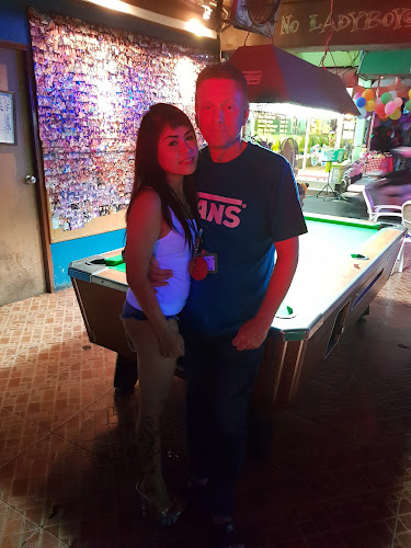 Rolling Live Bar4 Soi7 Pattaya - การบริการอาหารและที่พัก