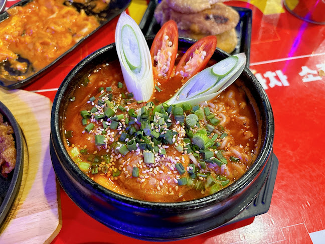 คอมเบโพจา GeonbaePocha Korean Restaurant - การบริการอาหารและที่พัก