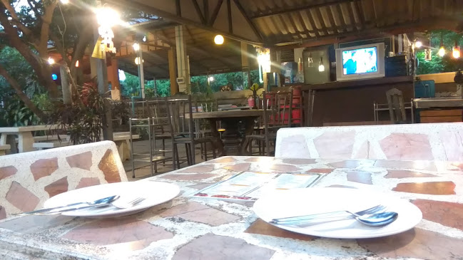 ครัวดอกคูณ - การบริการอาหารและที่พัก