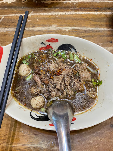 ก๋วยเตี๋ยวเรือหลังวัง - การบริการอาหารและที่พัก