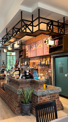 Comentarii opinii despre PhumPhor Coffee​ Restaurant​ ภูมิพ่อ คอฟฟี่เรสเตอรองท์