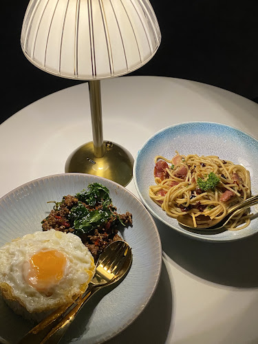 The Corners - การบริการอาหารและที่พัก