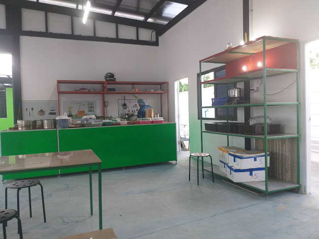 [บ้านทะเลน้อย ข้าวแกงปักษ์ใต้ สาขาปัั๊ม PT กม.19ถนนบางนาตราด - การบริการอาหารและที่พัก