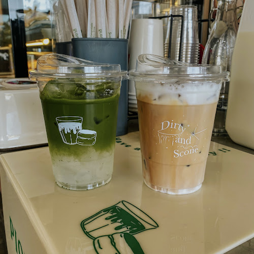 DIRTY & SCONE - การบริการอาหารและที่พัก