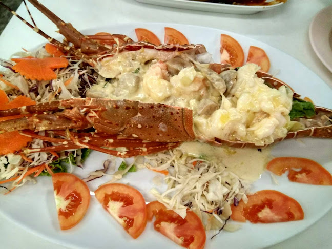 Sam Chor Restaurant - การบริการอาหารและที่พัก