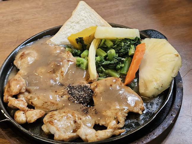 ร้านอาหารสโนว์ไวท์นครปฐม - การบริการอาหารและที่พัก