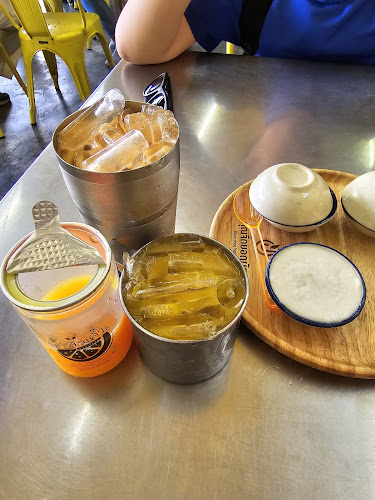 4,6 ตําบล ตลาดใหญ่ 8 ถ. อ๋องซิมผ่าย ตำบลตลาดใหญ่ อำเภอเมืองภูเก็ต ภูเก็ต 83000