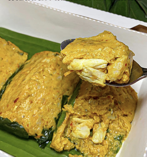 231 ร้านพิเศษ ตั้งอยู่ในโรงแรมสิริ ใกล้ๆที่ว่าการ ถ. เยาวราช อำเภอเมืองภูเก็ต ภูเก็ต 83000