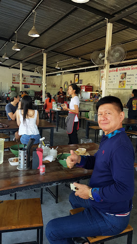 ร้านก๋วยเตี๋ยวหมูแม่นิ่ม - การบริการอาหารและที่พัก