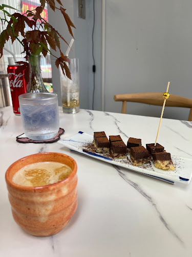 Posh and Pow Club Café