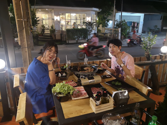 Kalasino กาลาสิโน-ปิ้งย่าง จิ้มจุ่ม โคขุนโพนยางคำ เบียร์วุ้น สาขาพัทยา - การบริการอาหารและที่พัก