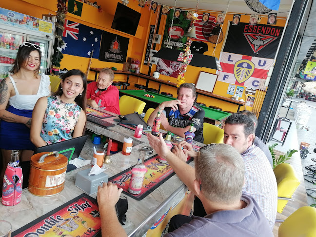 Double Shot Bar - การบริการอาหารและที่พัก