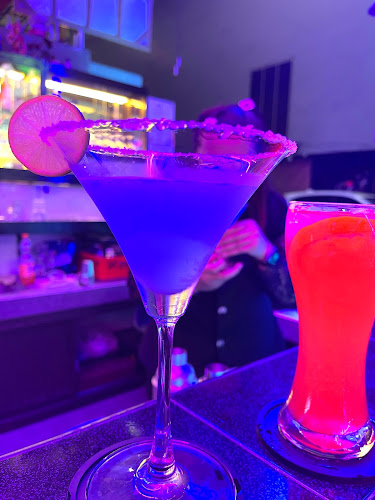 Lovely-Bar - การบริการอาหารและที่พัก