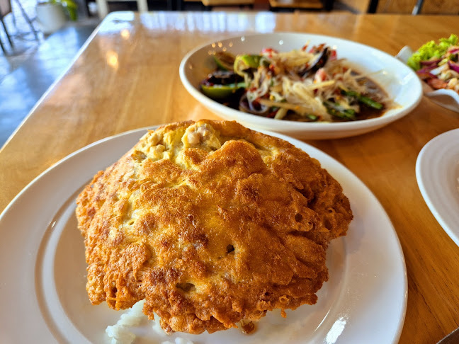 ตำเหลาข้าวเหนียว - การบริการอาหารและที่พัก