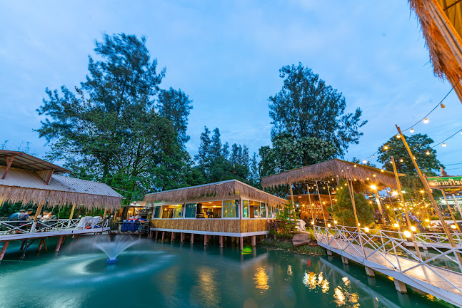 ครัวสวนสน โคราช​ &​ คาราโอเกะ​ ใหม่ - การบริการอาหารและที่พัก