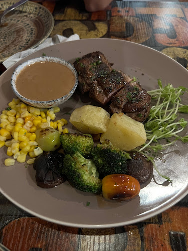 Escapar Burger - การบริการอาหารและที่พัก