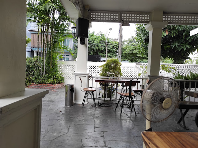 The Wooden House Hatyai - การบริการอาหารและที่พัก