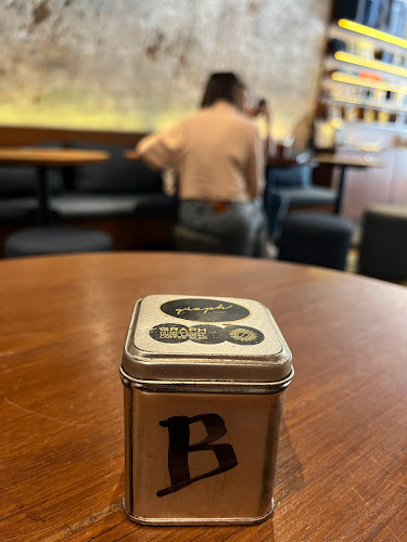 GRAPH Phuket - การบริการอาหารและที่พัก