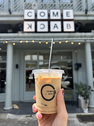 95, 18 ถ. มนตรี ตำบลตลาดใหญ่ อำเภอเมืองภูเก็ต ภูเก็ต 83000