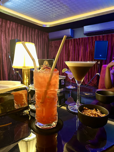 Continental cocktail lounge - การบริการอาหารและที่พัก