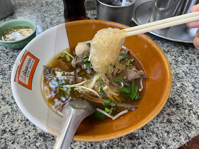 Opinii despre ร้านก๋วยเตี๋ยวเนินมะกอก în อำเภอเมืองพิษณุโลก - การบริการอาหารและที่พัก